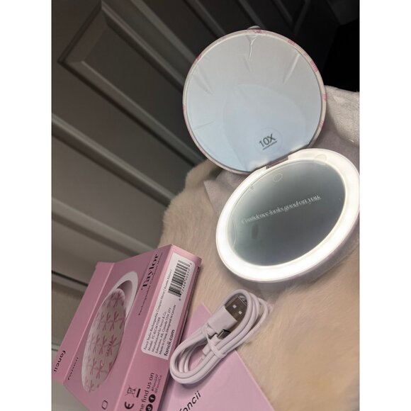New Fancii Taylor Rechargeable Light Up LED Compact Mirror Rosette Ribbon Bows - Picture 6 of 11